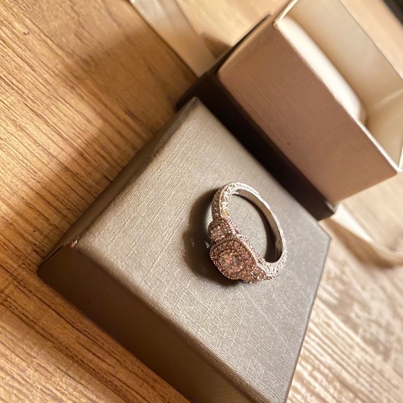 ENGAGMENT RING - Picture 9 of 9